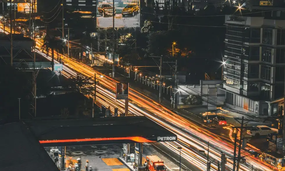 Perturbations dues à la tempête sur l'autoroute M3 et le périphérique M0, une voiture est tombée dans un fossé à cause d'un arbre tombé à Heves.