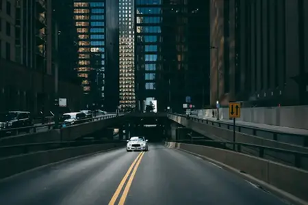 La rénovation des autoroutes nationales est interrompue.