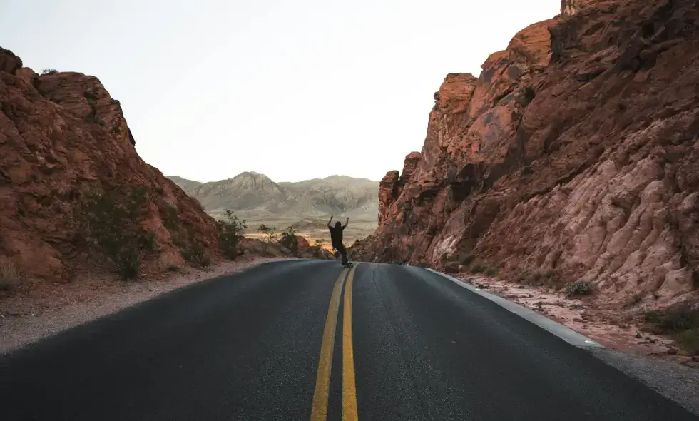 Les embouteillages réapparaissent : Les autoroutes se congestionnent de plus en plus, et l'autoroute M1 est déjà à l'arrêt.