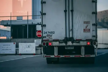 Gute Nachrichten für die Fahrer: Ein weiterer Abschnitt der Autobahn wurde nördlich auf dem Abschnitt A0 und dem DN2 eröffnet.