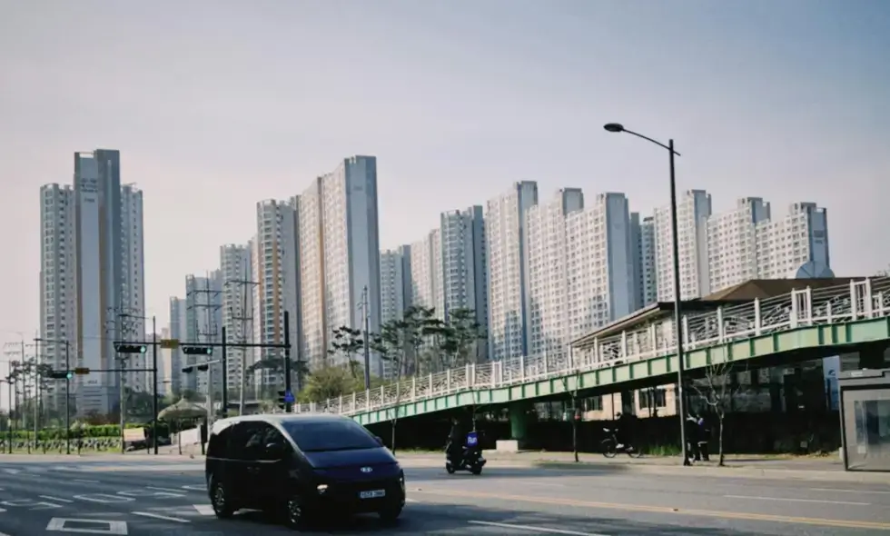 Alors, cette colonne n'est-elle pas en réalité un radar de vitesse ?