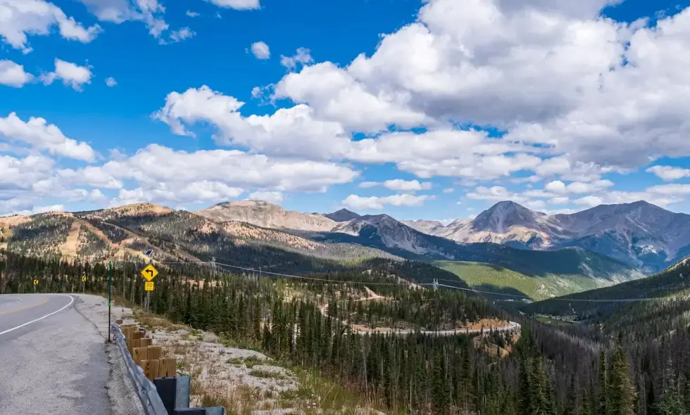 2025-ig 283 kilométernyi autostrada ir greitkelis gali būti nutiestas, tačiau nė vienas kilometras nebus nutiestas Brašovo apskrityje!