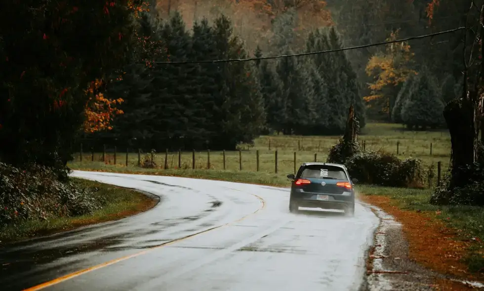 Wir nehmen den Verkehr auf dem in der Nähe von Mladá Boleslav renovierten Abschnitt der Autobahn D10 wieder auf.