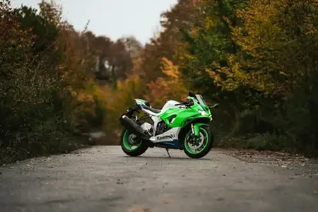 Пачынаецца зімовы ўборка дарог, рассыпальныя аўтамабілі гатовыя выехаць і на D1 вiньетку ў Высочыне.