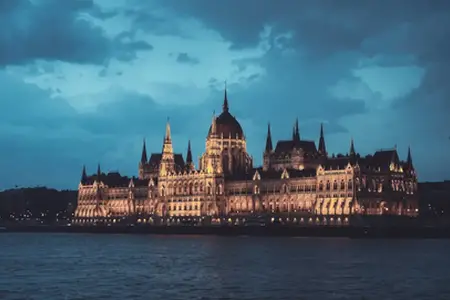 Автопатиштата на Унгарија и пасошот, кој секој возач може да го користи. Унгарска вињета.