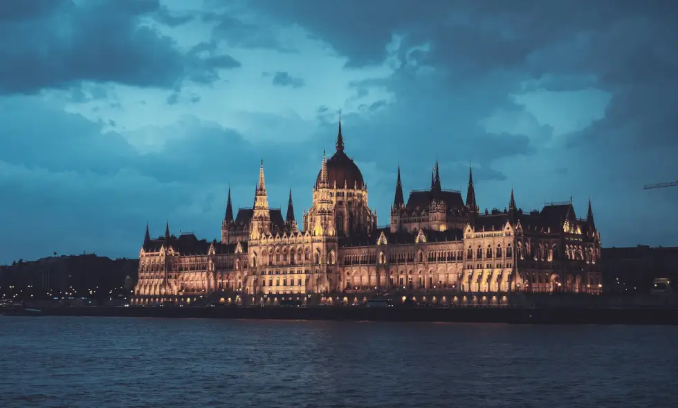 Dálnice v Maďarsku a pas, který může využít každý řidič. Maďarská dálniční známka.