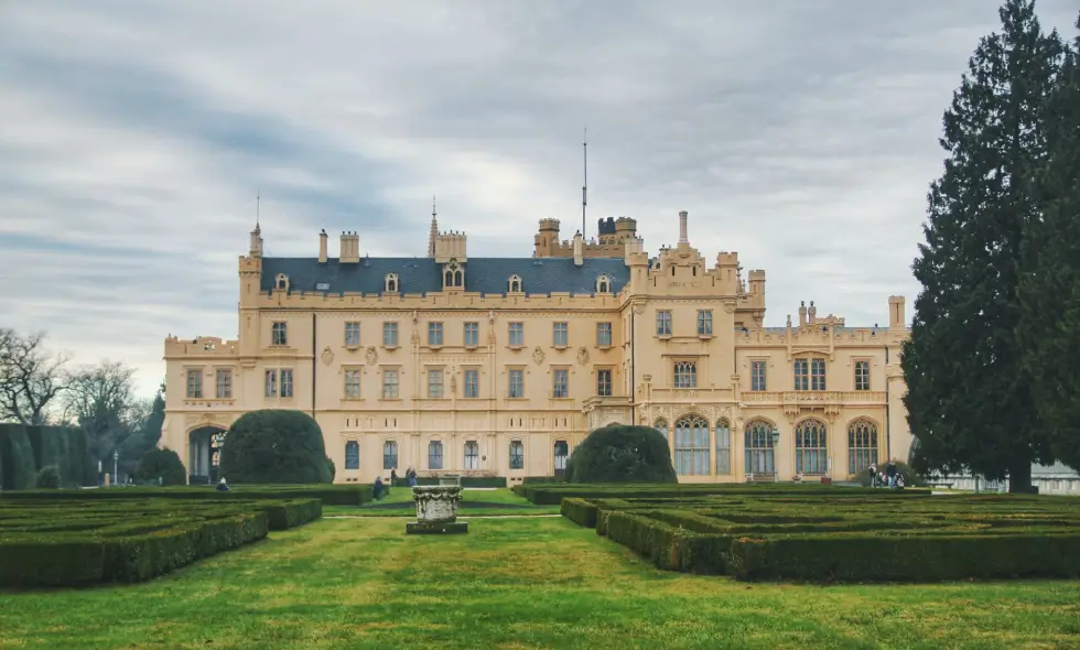 Descoperirea autostrăzilor din Cehia - Achiziționarea Practică a Vinietei Cehe pentru Autostradă